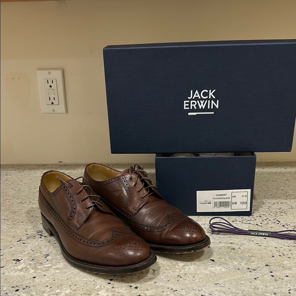 Brown Oxford Dress Shoes with Broguing and Polished Leather